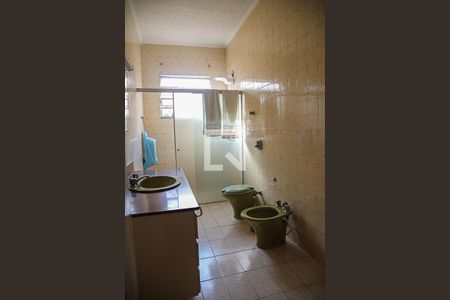 Casa à venda com 240m², 5 quartos e 4 vagasBanheiro