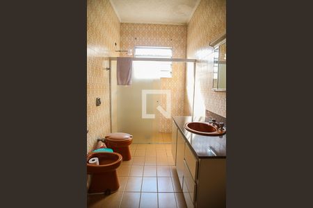 Casa à venda com 240m², 5 quartos e 4 vagasBanheiro