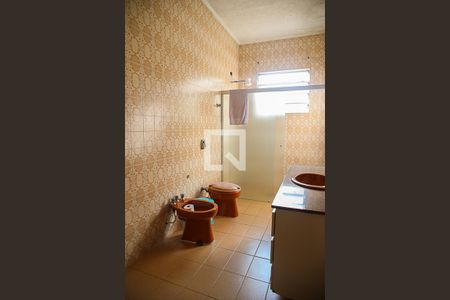 Casa à venda com 240m², 5 quartos e 4 vagasBanheiro