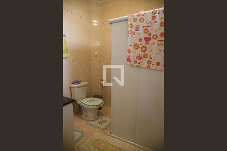 Casa à venda com 240m², 5 quartos e 4 vagasBanheiro da Suíte