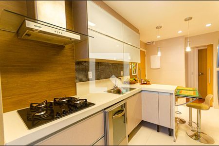 Apartamento à venda com 237m², 4 quartos e 2 vagasCozinha 