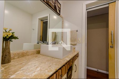 Apartamento à venda com 237m², 4 quartos e 2 vagasBanheiro da Suíte 2