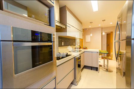 Apartamento à venda com 237m², 4 quartos e 2 vagasCozinha 