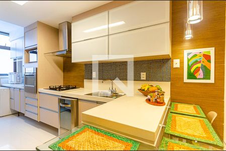 Apartamento à venda com 237m², 4 quartos e 2 vagasCozinha 