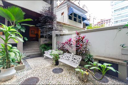 Apartamento à venda com 237m², 4 quartos e 2 vagasEntrada