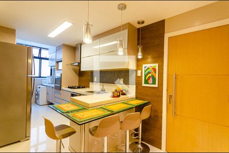 Apartamento à venda com 237m², 4 quartos e 2 vagasCozinha 