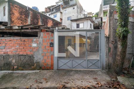 Casa à venda com 60m², 2 quartos e 2 vagas Casa à venda com 60m², 2 quartos e 2 vagasFachada