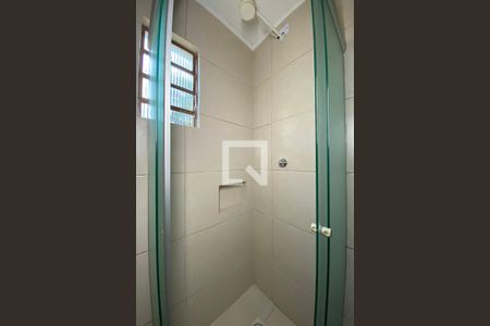 Casa à venda com 340m², 4 quartos e 3 vagasBox do Banheiro Social 3
