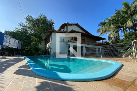 Casa à venda com 340m², 4 quartos e 3 vagasPiscina