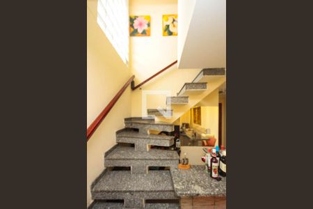 Escada de casa à venda com 3 quartos, 280m² em Vila Ema, São Paulo