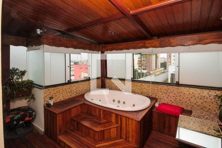 Casa à venda com 280m², 3 quartos e 2 vagas Casa à venda com 280m², 3 quartos e 2 vagasBanheira da Suite