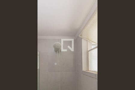 Banheiro de apartamento à venda com 1 quarto, 39m² em Cavalhada, Porto Alegre