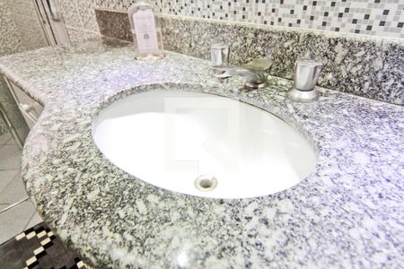 Casa à venda com 250m², 4 quartos e 2 vagasBanheiro