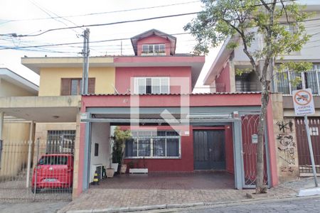 Casa à venda com 250m², 4 quartos e 2 vagasFachada