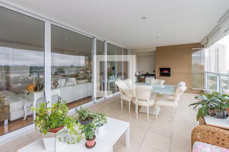 Apartamento para alugar com 180m², 3 quartos e 3 vagasVaranda