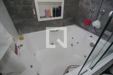 Apartamento à venda com 140m², 4 quartos e 4 vagasBanheira