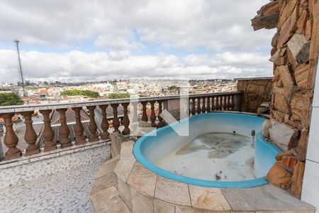 Casa à venda com 431m², 4 quartos e 8 vagas Casa à venda com 431m², 4 quartos e 8 vagasPiscina