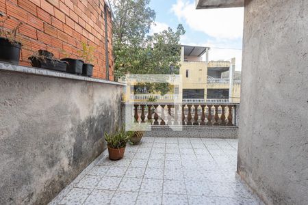 Casa à venda com 431m², 4 quartos e 8 vagas Casa à venda com 431m², 4 quartos e 8 vagasVaranda quarto 1