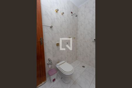 Casa à venda com 431m², 4 quartos e 8 vagas Casa à venda com 431m², 4 quartos e 8 vagasBanheiro social