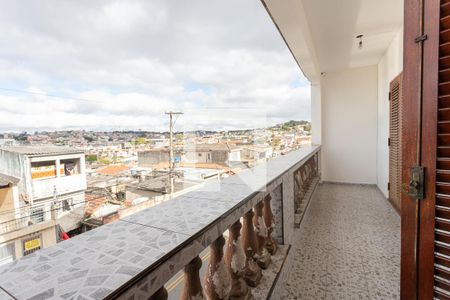 Casa à venda com 431m², 4 quartos e 8 vagas Casa à venda com 431m², 4 quartos e 8 vagasVaranda da suíte