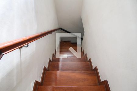 escada acesso quartos de casa à venda com 3 quartos, 116m² em Tucuruvi, São Paulo