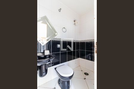 Casa à venda com 850m², 4 quartos e 2 vagasBanheiro de Serviço