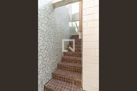 Casa para alugar com 55m², 2 quartos e sem vaga Casa para alugar com 55m², 2 quartos e sem vagaEscadas