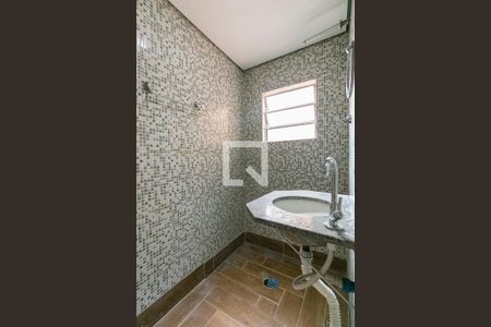 Casa para alugar com 55m², 2 quartos e sem vaga Casa para alugar com 55m², 2 quartos e sem vagaBanheiro da Suíte 1
