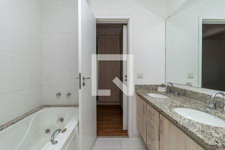 Apartamento à venda com 494m², 3 quartos e 6 vagasBanheiro da Suíte 3