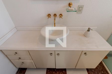 Casa à venda com 858m², 6 quartos e 6 vagasBanheiro da Suíte