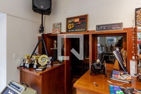 Casa à venda com 858m², 6 quartos e 6 vagasAdega