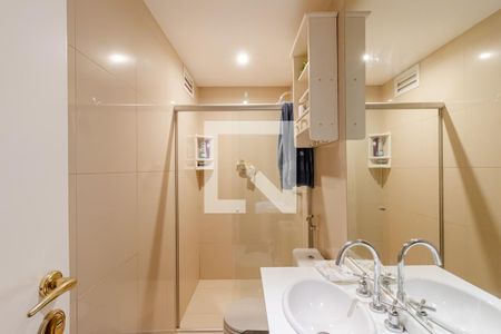 Casa à venda com 858m², 6 quartos e 6 vagasBanheiro da Suíte 5