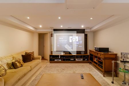 Casa à venda com 858m², 6 quartos e 6 vagasSala de TV