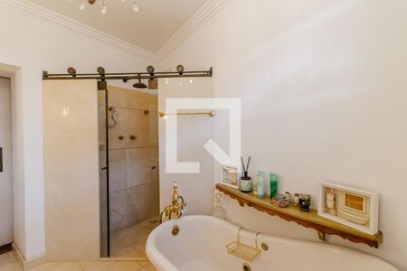 Casa à venda com 858m², 6 quartos e 6 vagasBanheiro da Suíte 4