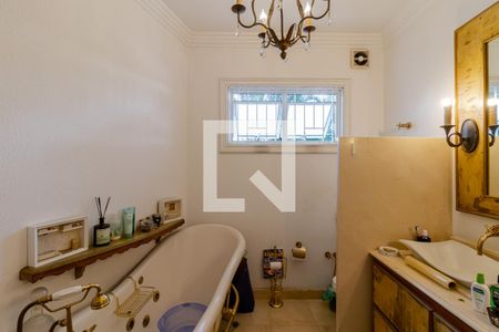 Casa à venda com 858m², 6 quartos e 6 vagasBanheiro da Suíte 4