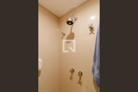 Casa à venda com 858m², 6 quartos e 6 vagasBanheiro da Suíte 5