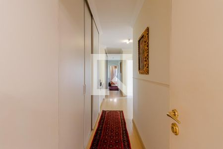 Casa à venda com 858m², 6 quartos e 6 vagasCorredor