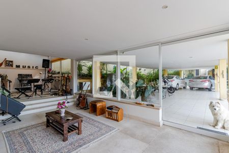 Casa à venda com 858m², 6 quartos e 6 vagasEstúdio 