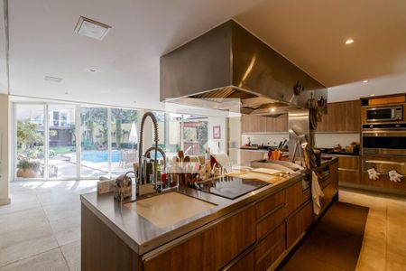 Casa à venda com 858m², 6 quartos e 6 vagasEspaço Gourmet