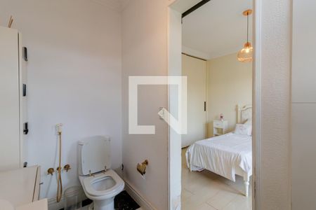 Casa à venda com 858m², 6 quartos e 6 vagasBanheiro da Suíte 2