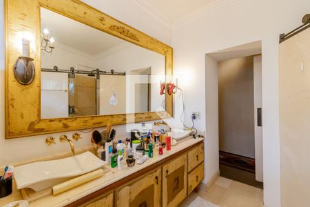 Casa à venda com 858m², 6 quartos e 6 vagasBanheiro da Suíte 4