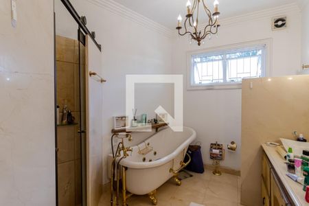 Casa à venda com 858m², 6 quartos e 6 vagasBanheiro da Suíte 4