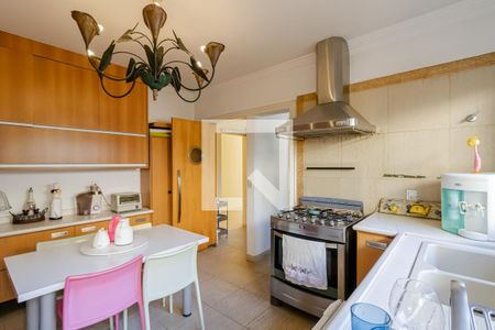 Casa à venda com 858m², 6 quartos e 6 vagasCozinha