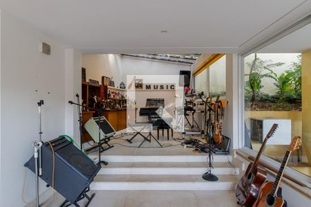 Casa à venda com 858m², 6 quartos e 6 vagasEstúdio 