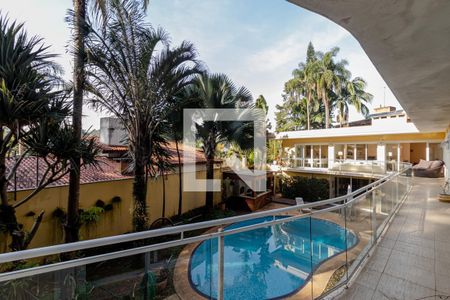 Casa à venda com 858m², 6 quartos e 6 vagasSacada Suíte 4