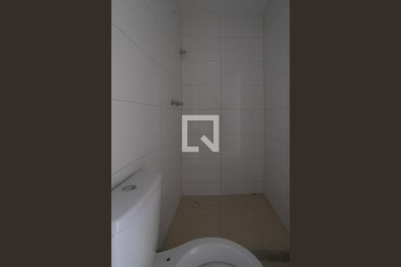 Banheiro de apartamento para alugar com 2 quartos, 52m² em Vargem Pequena, Rio de Janeiro