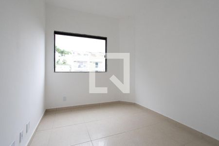 Quarto 1 de apartamento para alugar com 2 quartos, 52m² em Vargem Pequena, Rio de Janeiro