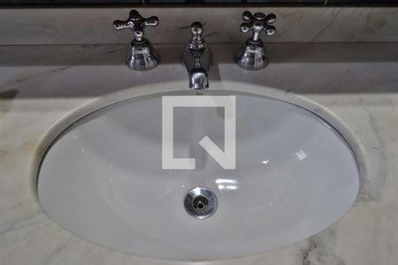 Casa à venda com 600m², 5 quartos e 2 vagasBanheiro do Quarto 1 e 2