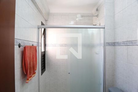 Banheiro social de apartamento para alugar com 2 quartos, 60m² em Guilhermina, Praia Grande