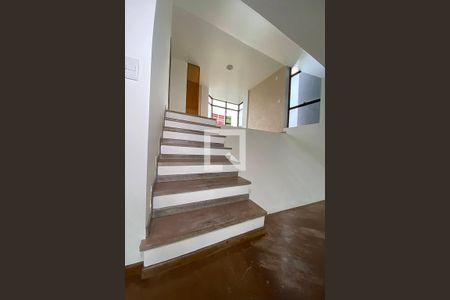 Apartamento à venda com 74m², 1 quarto e 1 vagaEscada